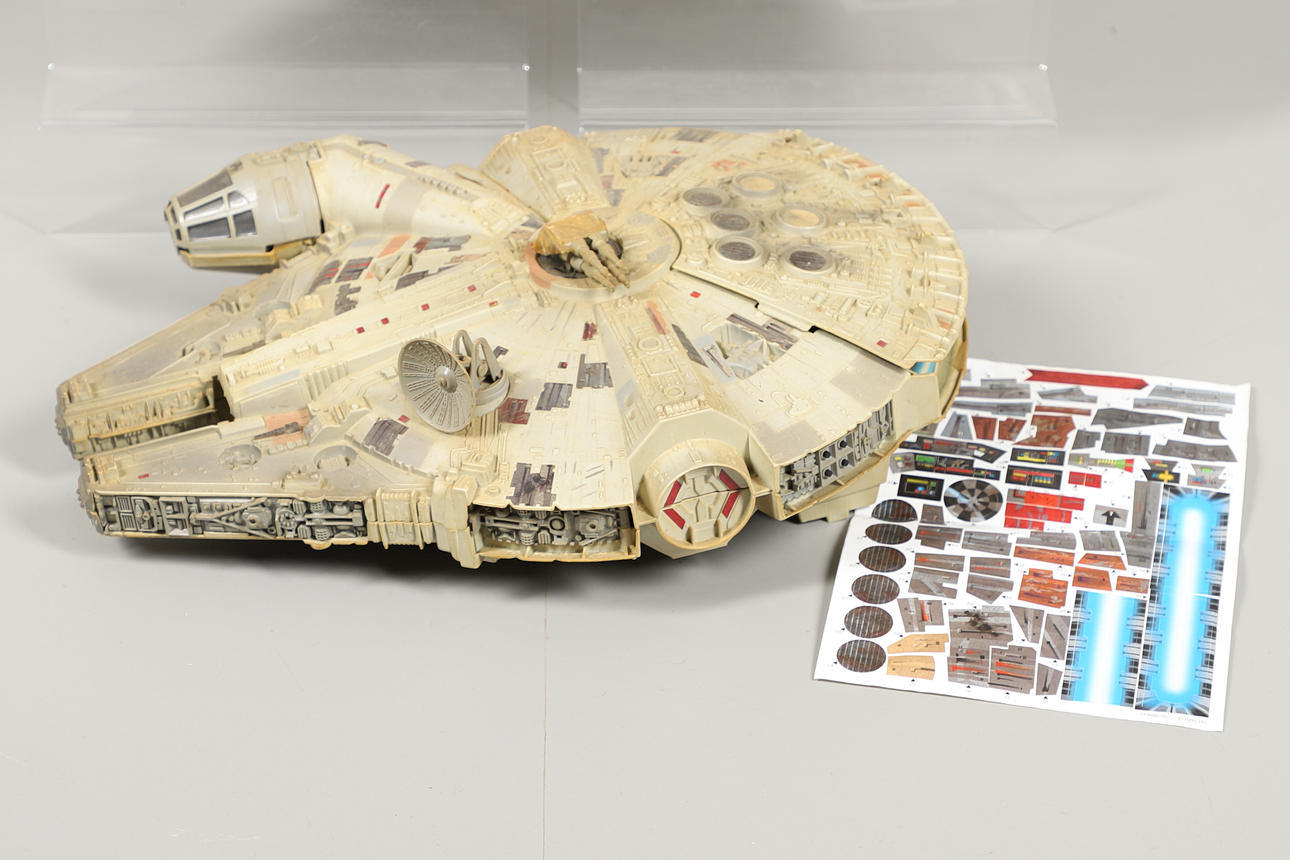 EN BOXED STARWARS MILLENNIUM FALK. Leksaker - Leksaker - Auctionet