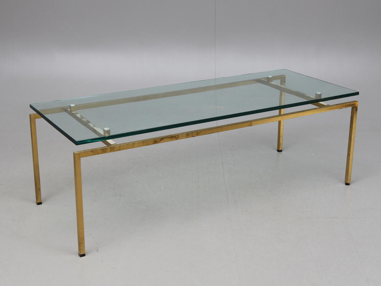 SOFFBORD, glasskiva med metallunderrede, 1900-talets slut.