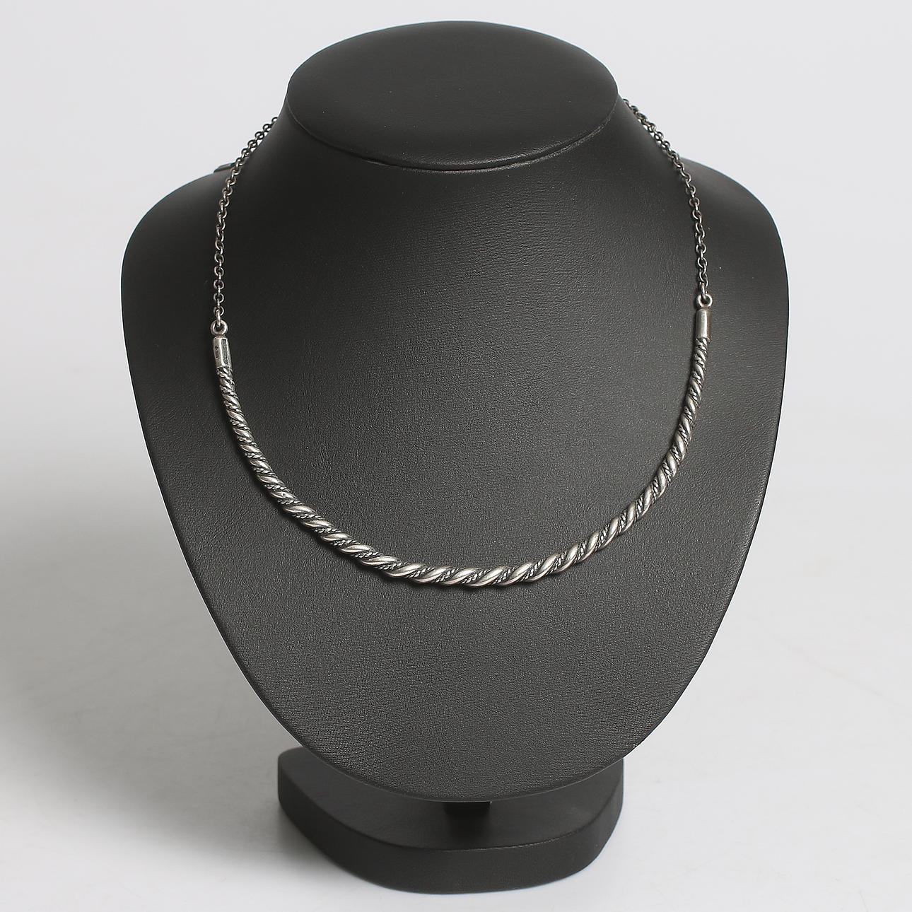 HALSBAND, silver, Kalevala Koru, Finland. 1900-tal. Vikt 35 gram.