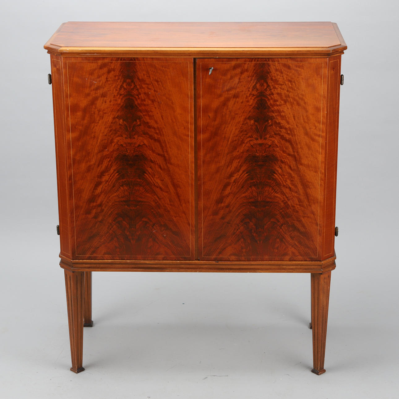 BARSKÅP, pyramidmahogny, 1940/50-tal.