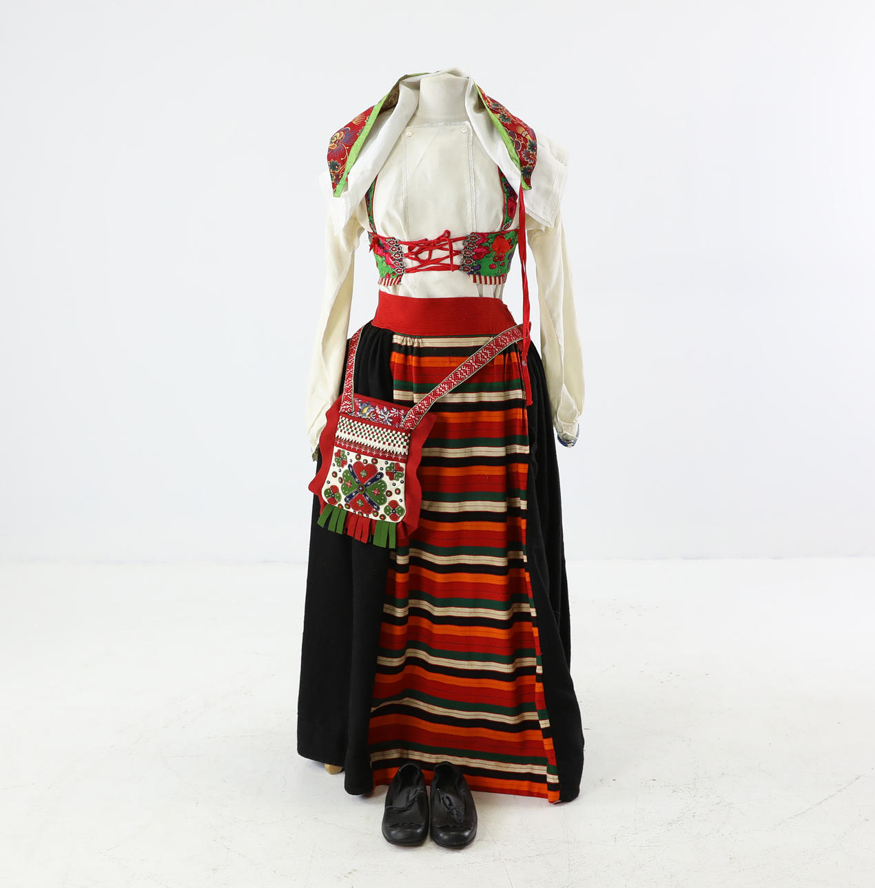 FOLKDRÄKT, Dam, 8 delar, Rättvik, 1900-tal.