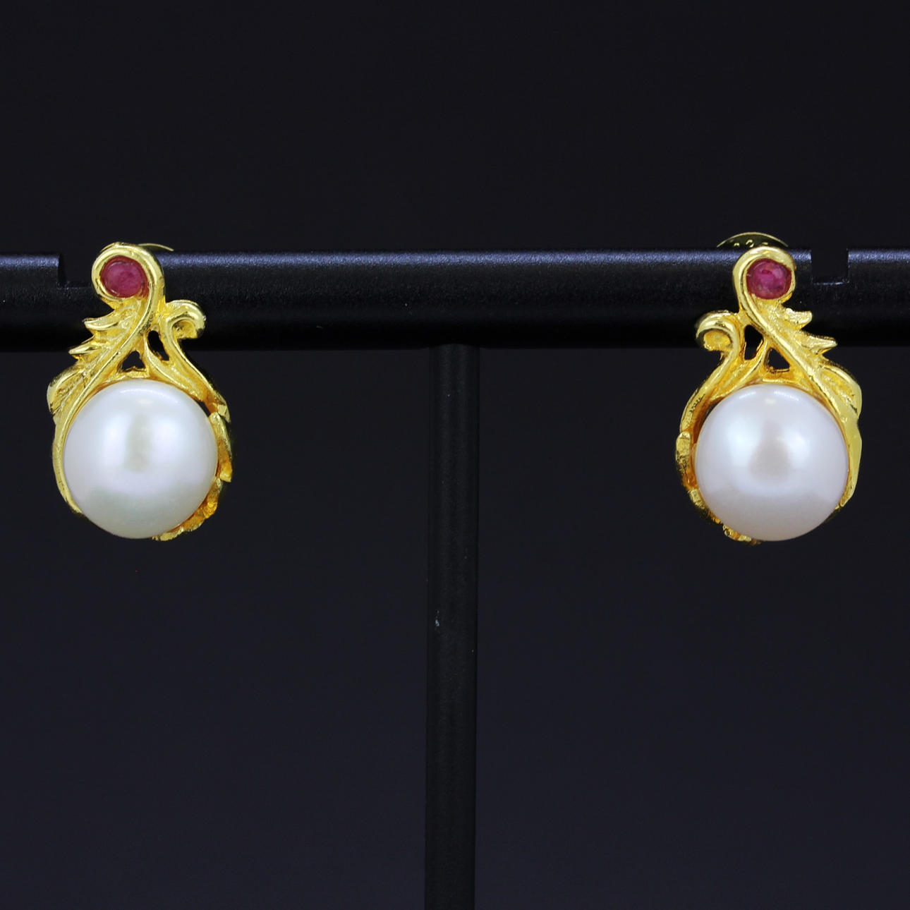 SILVER FÖRGYLLDA PÄRLÖRHÄNGEN.