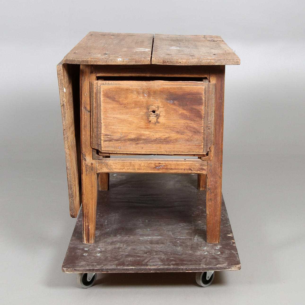 BATTLE TABLE, commoner, 19th century.