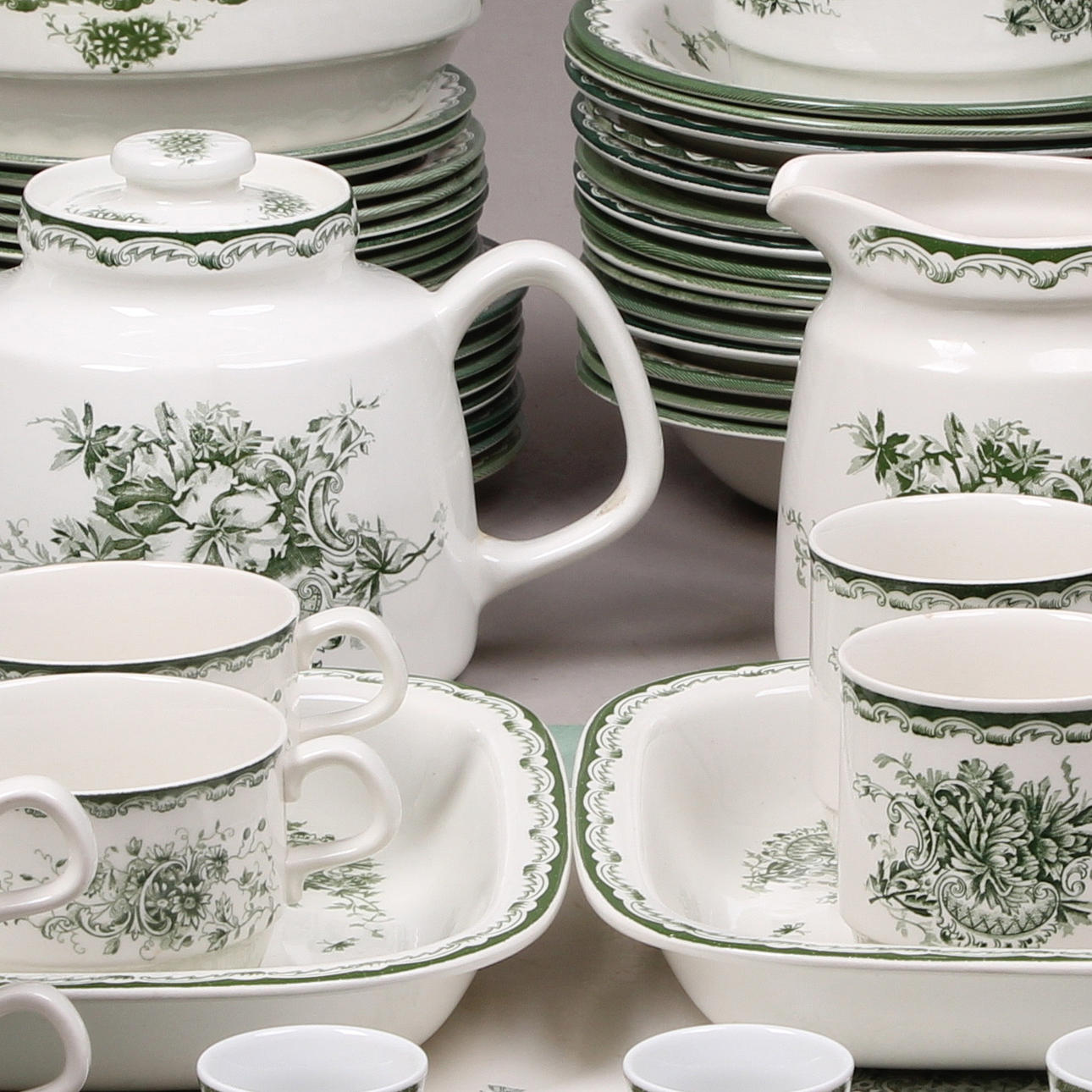 MAT-,KAFFE samt TESERVIS, 106 delar, "Gröna Anna", Rörstrand.