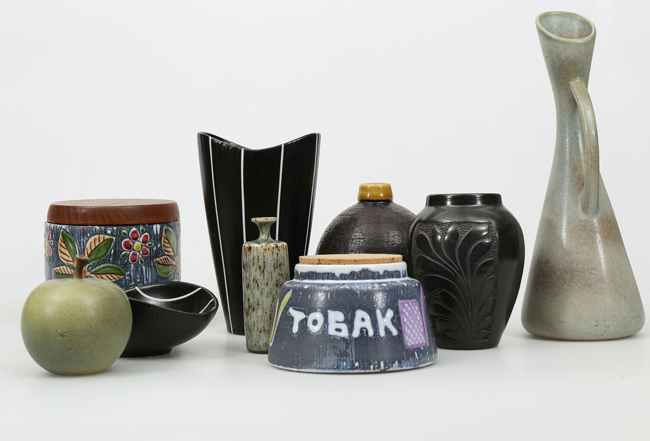 STENGODSFÖREMÅL, 9 delar, bland annat Rörstrand, Gunnar Nylund och Palm i Mölle.