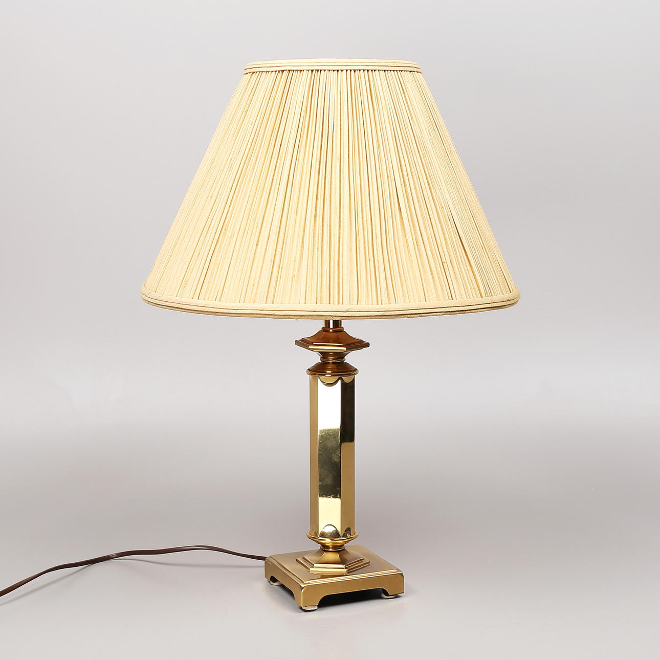 BORDSLAMPA, mässing, 1900-talets andra hälft.