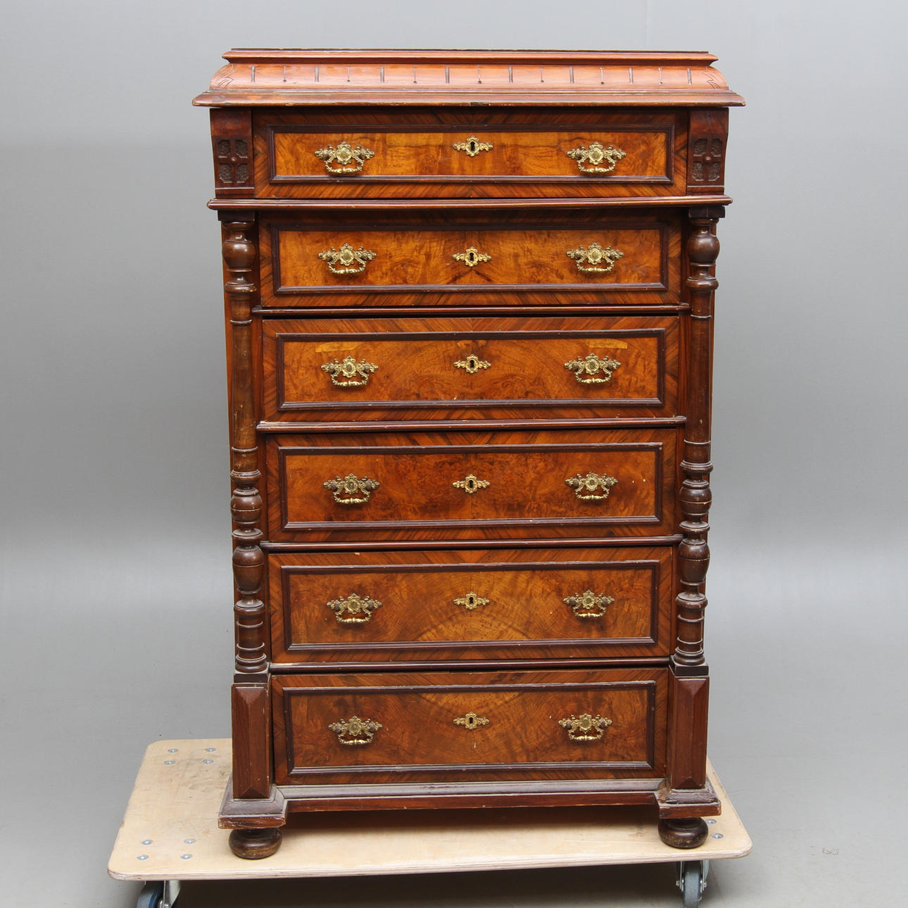 BYRÅ, nyränessans, 1800-talets slut.