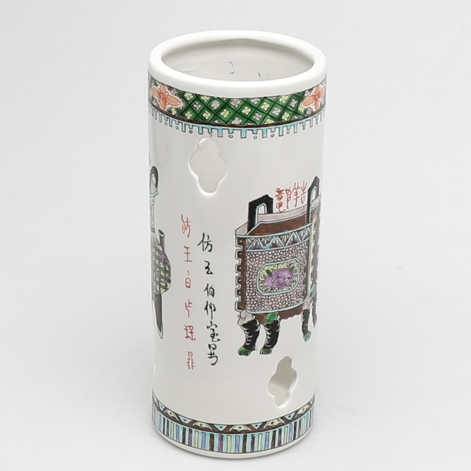 PERUKSTOCK i porslin. Kina, modern tillverkning.