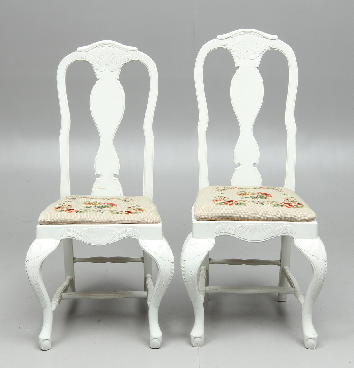 STOLAR, 2 st, rokokostil, brännmärkta E. Lindahl.