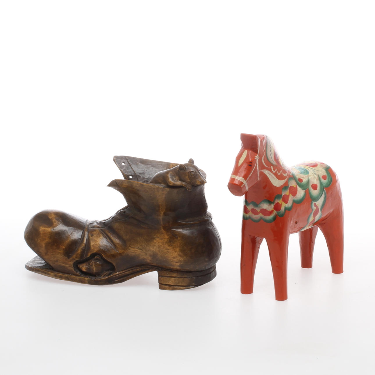 SKULPTUR samt DALAHÄST, skurna i trä, 1900-tal.