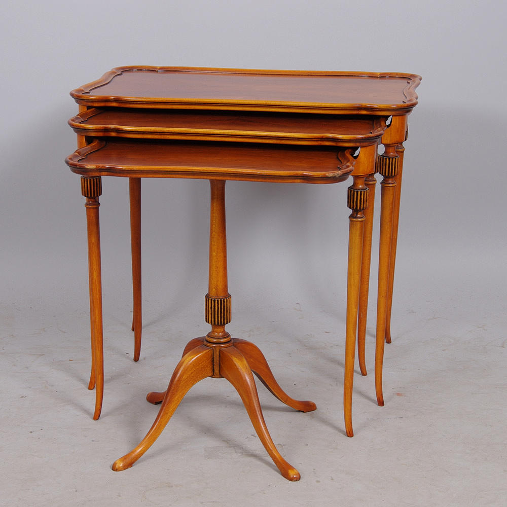 SATSBORD, 3 delar, mahogny, rokokostil, 1900-talets andra hälft.