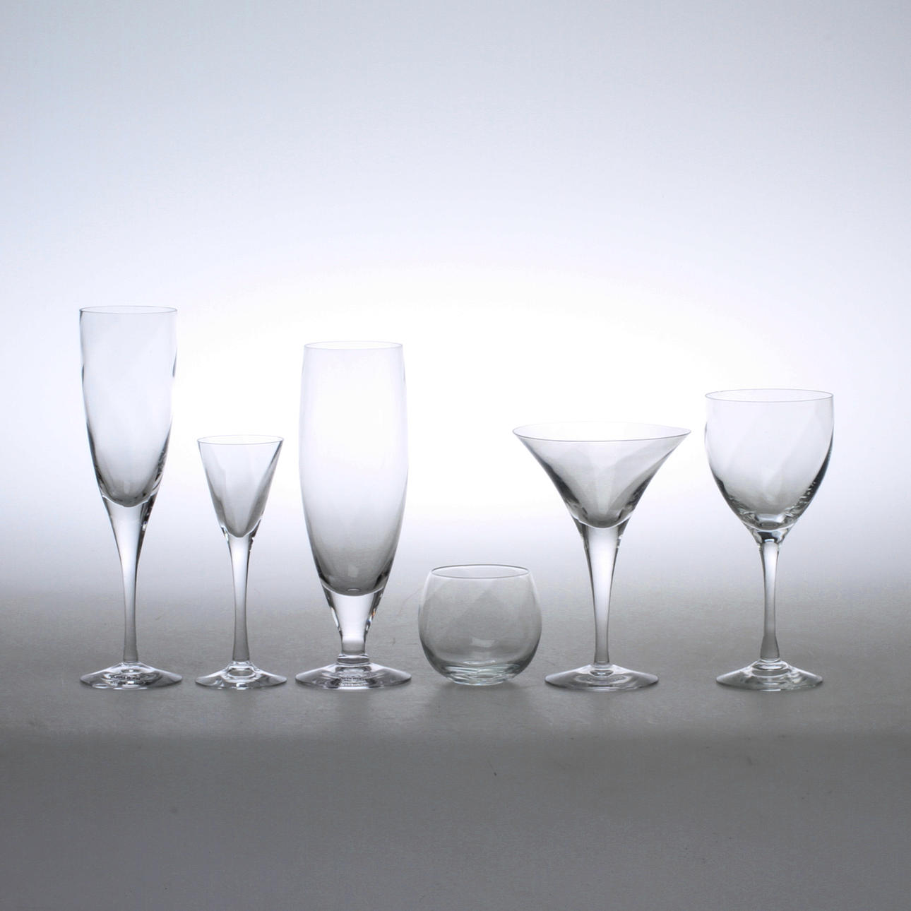 GLASSERVISDELAR, 18 delar, "Chateau" Bertil Vallien, Kosta Boda.