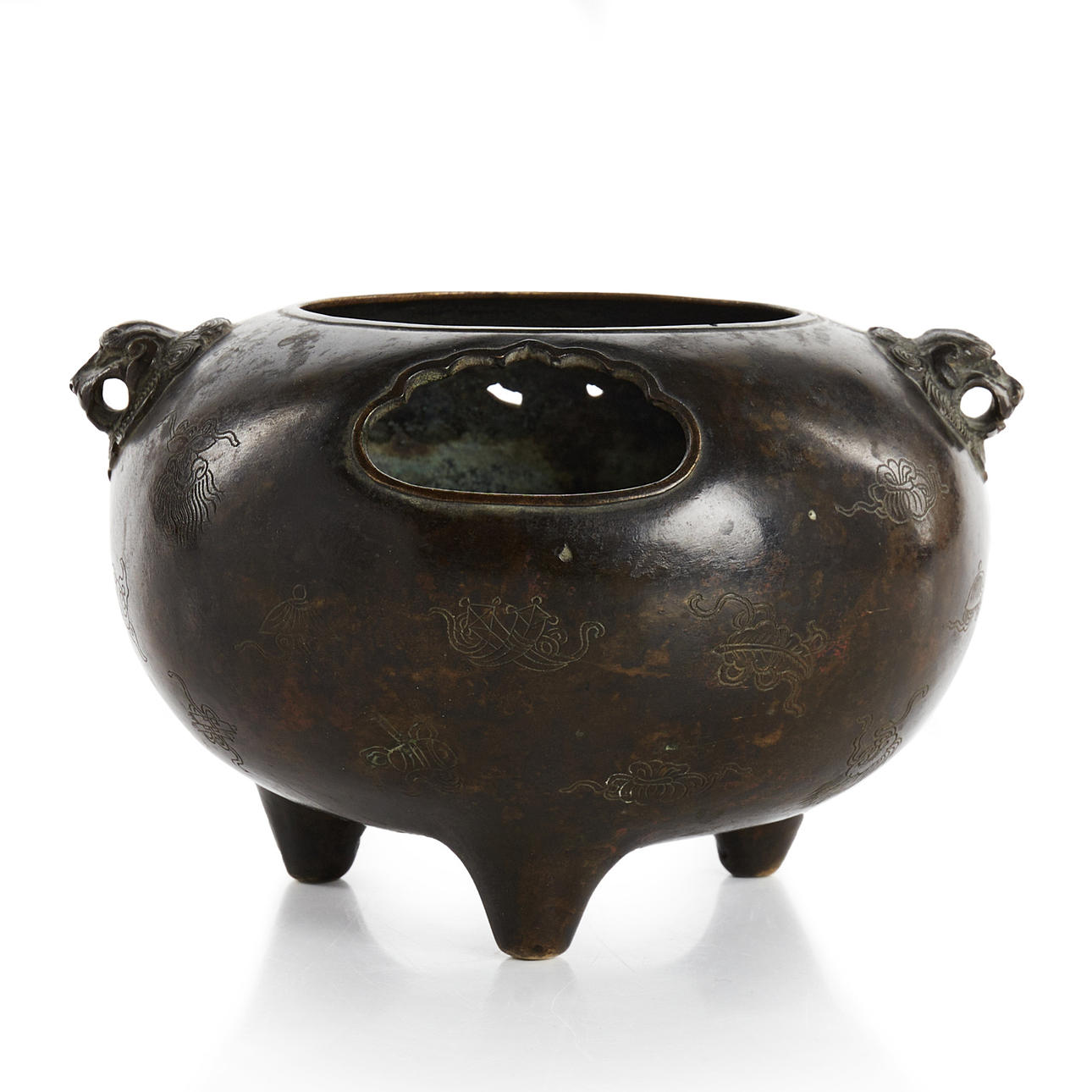 UN QUEMADOR DE INCIENSO TRÍPODE DE BRONCE CHINO.