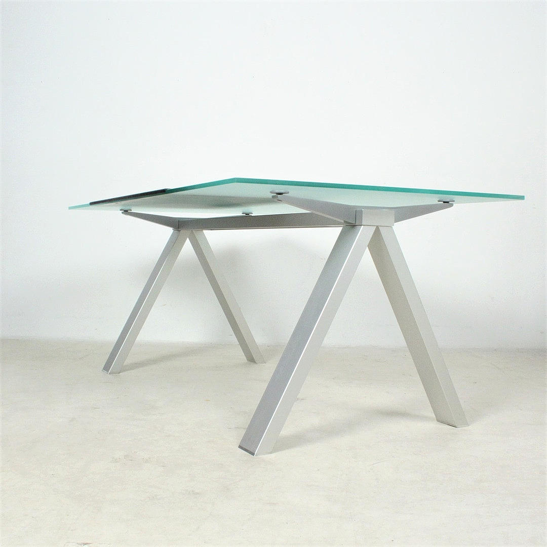 WALTER KNOLL. Skrivebord - aluminium & glas.