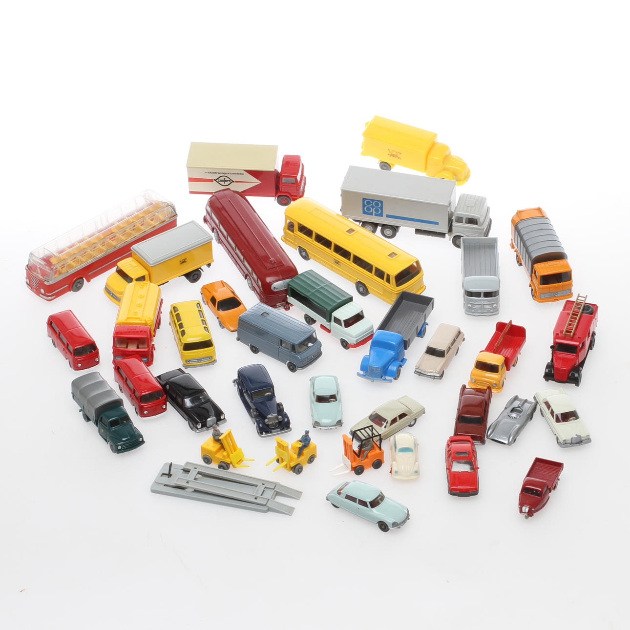 MODELLBILAR WIKING cirka 35 stycken.