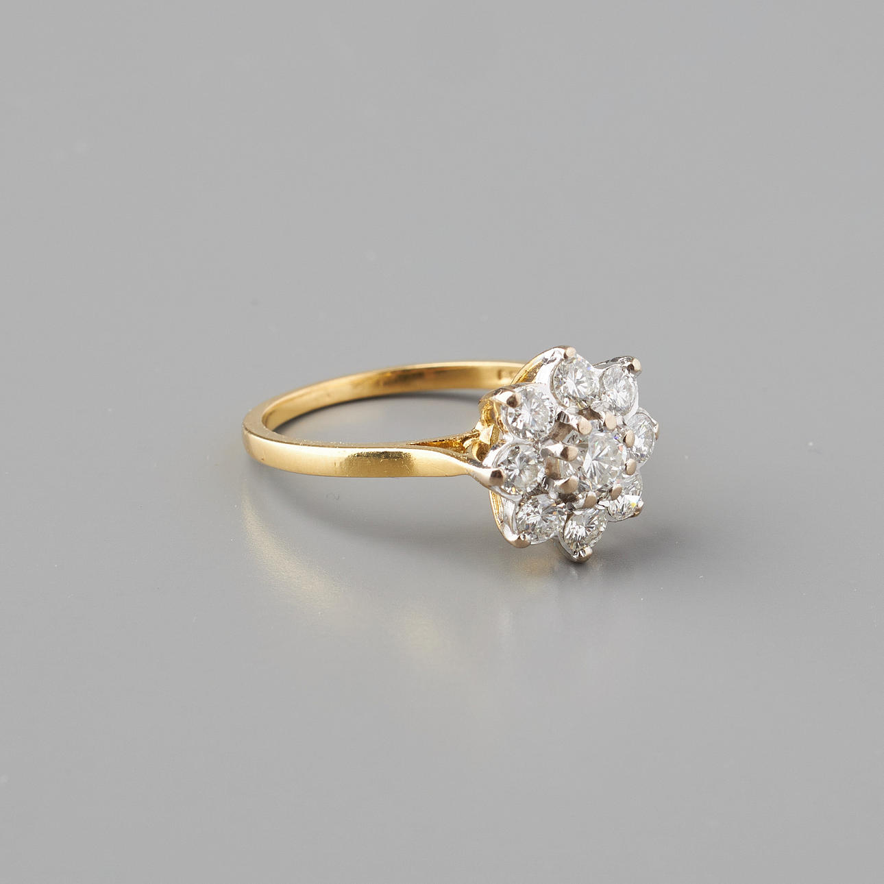 RING, brillantslebne diamanter, 18K guld, England.