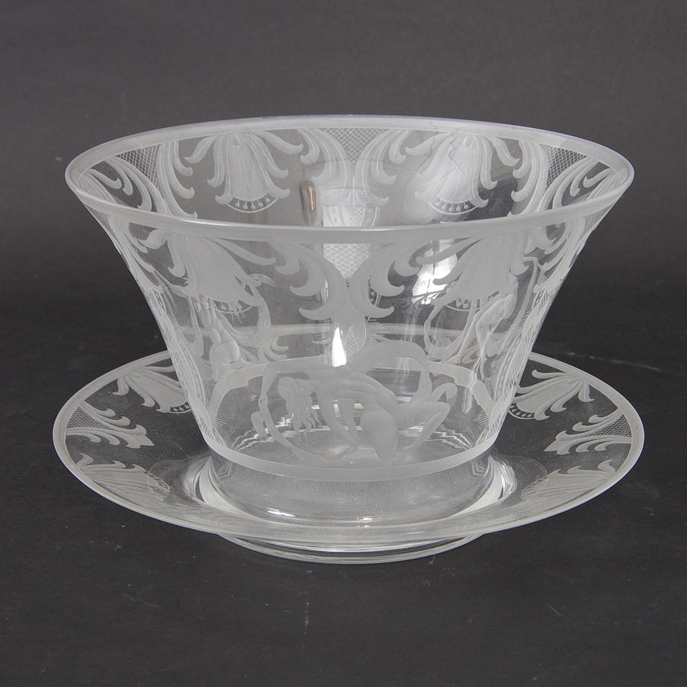 SKÅL MED UNDERFAT, signerad Müller, Boda.