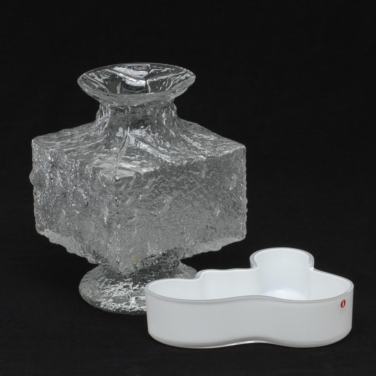 VASER, 2 st, glas, Iittala, varav en Alvar Aalto.