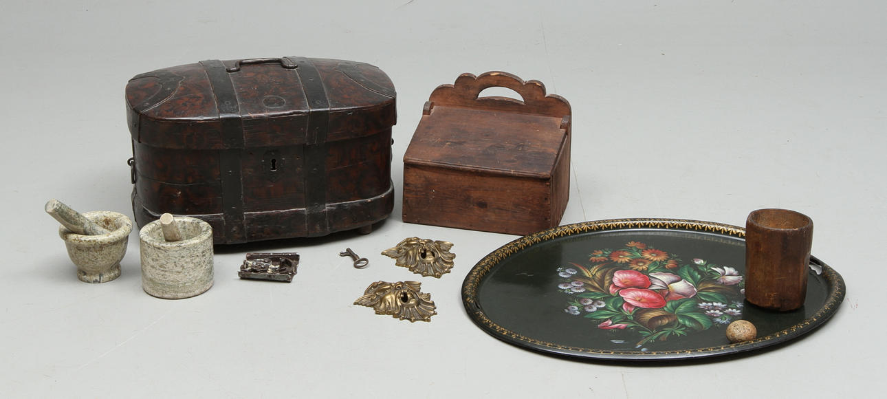 PARTI DIVERSE, bland annat kista och maskaroner. 17/18/1900-tal.