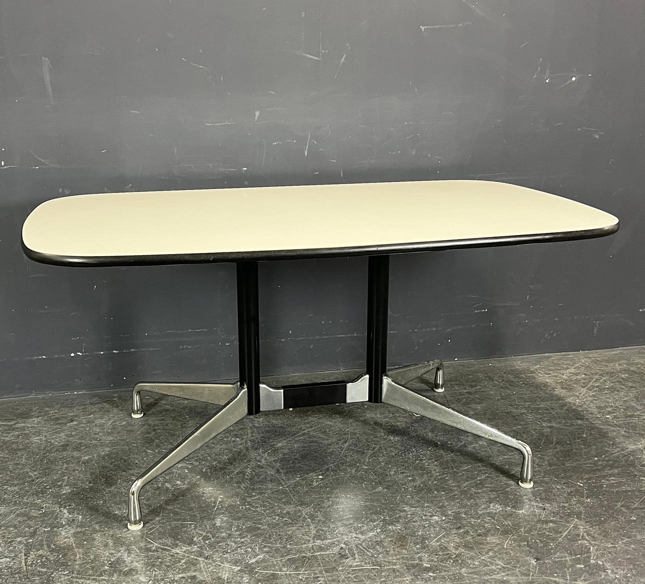 CHARLES & RAY EAMES. MESA DE COMEDOR/MESA DE CONFERENCIA VITRA.