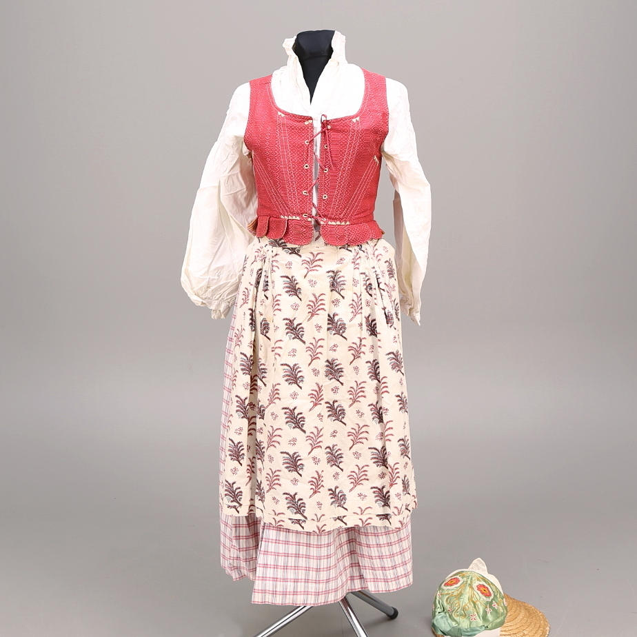 FOLKDRÄKT, Rackebydräkt, med tillbehör, stl S/M.