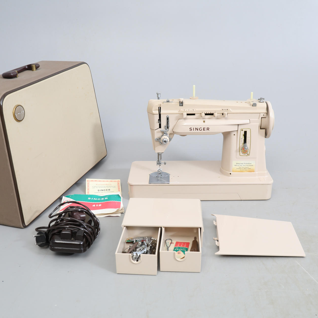 SYMASKIN, Singer, sladd medföljer.