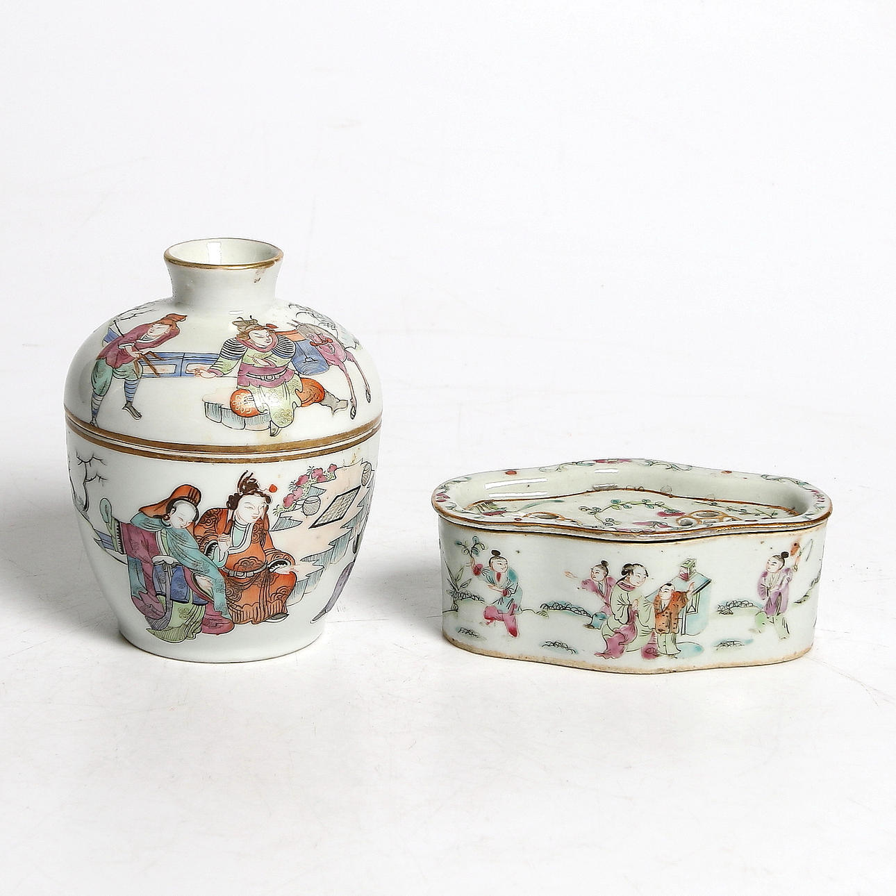 GAIWAN samt RÖKELSEKAR, 2 st, porslin, Kina, 1800/1900-tal.