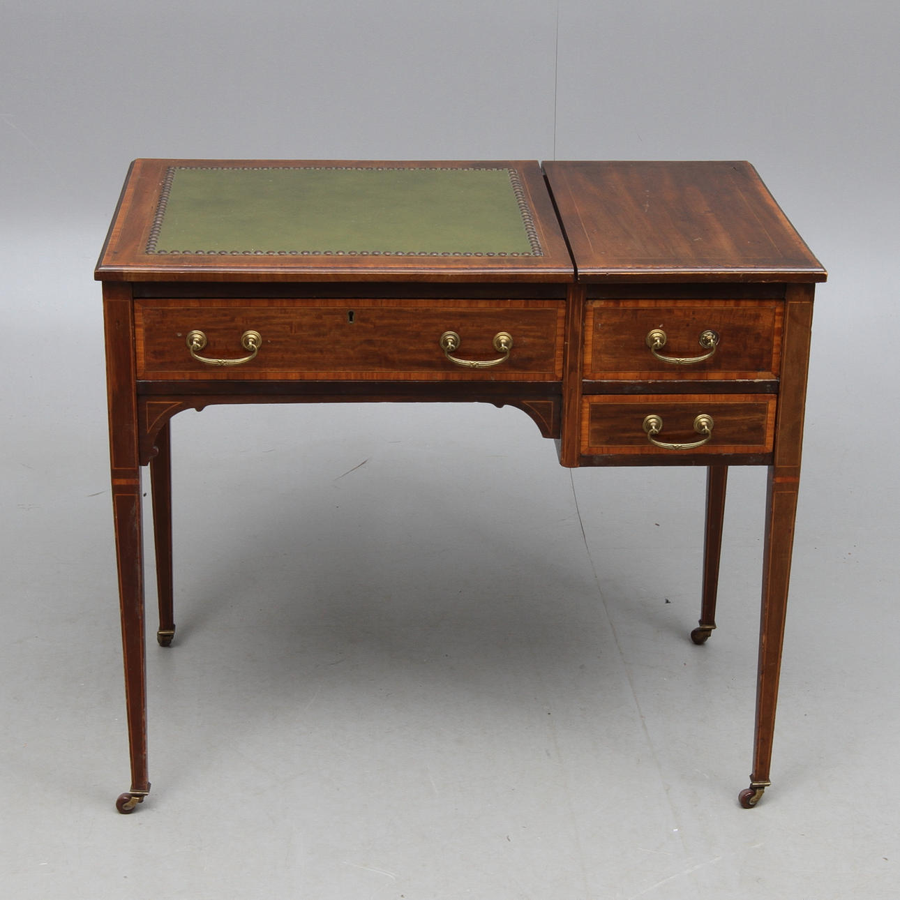 DAMSKRIVBORD, England, 1900-tal.