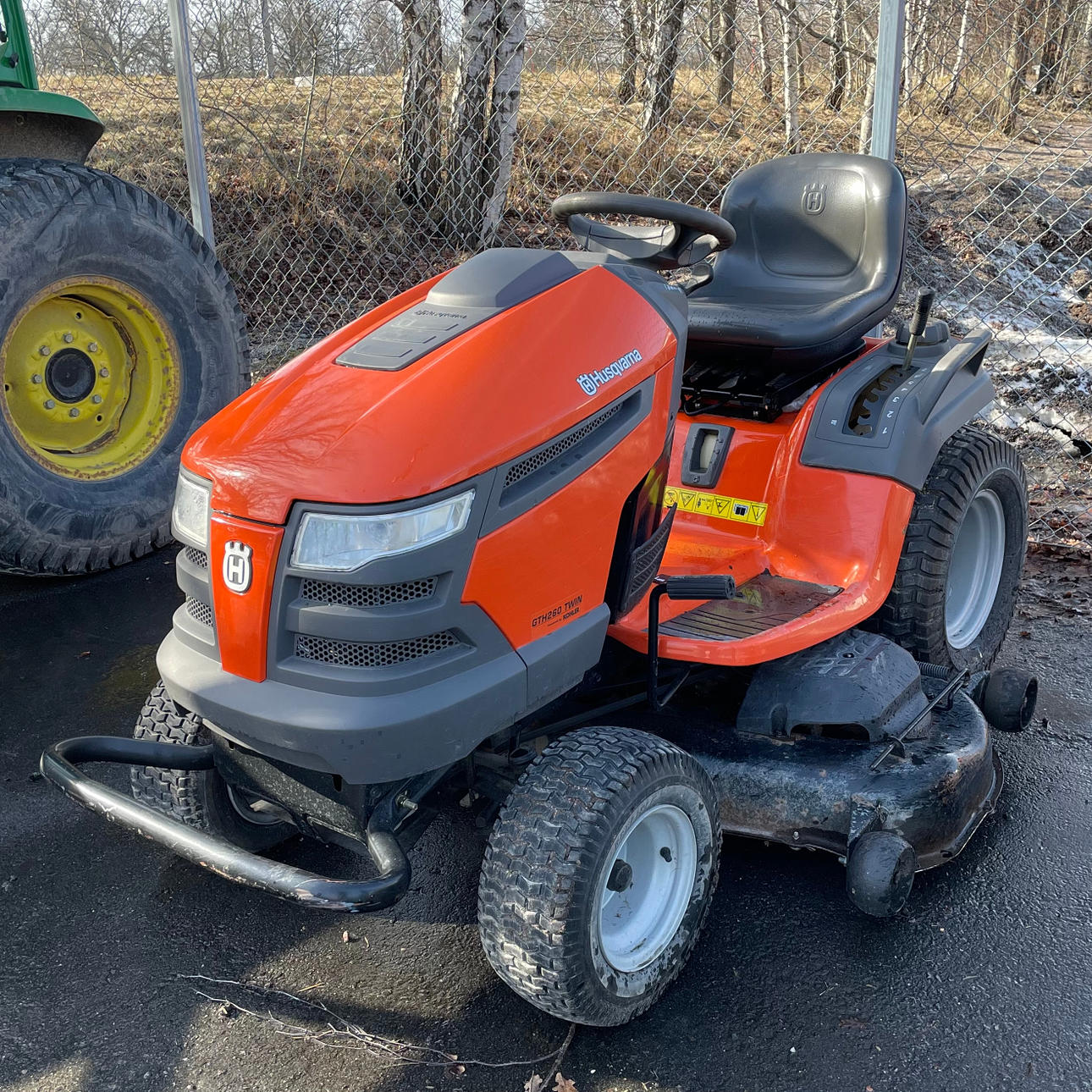 AUFSITZ-RASENMÄHER, Husqvarna GTH260 Twin.