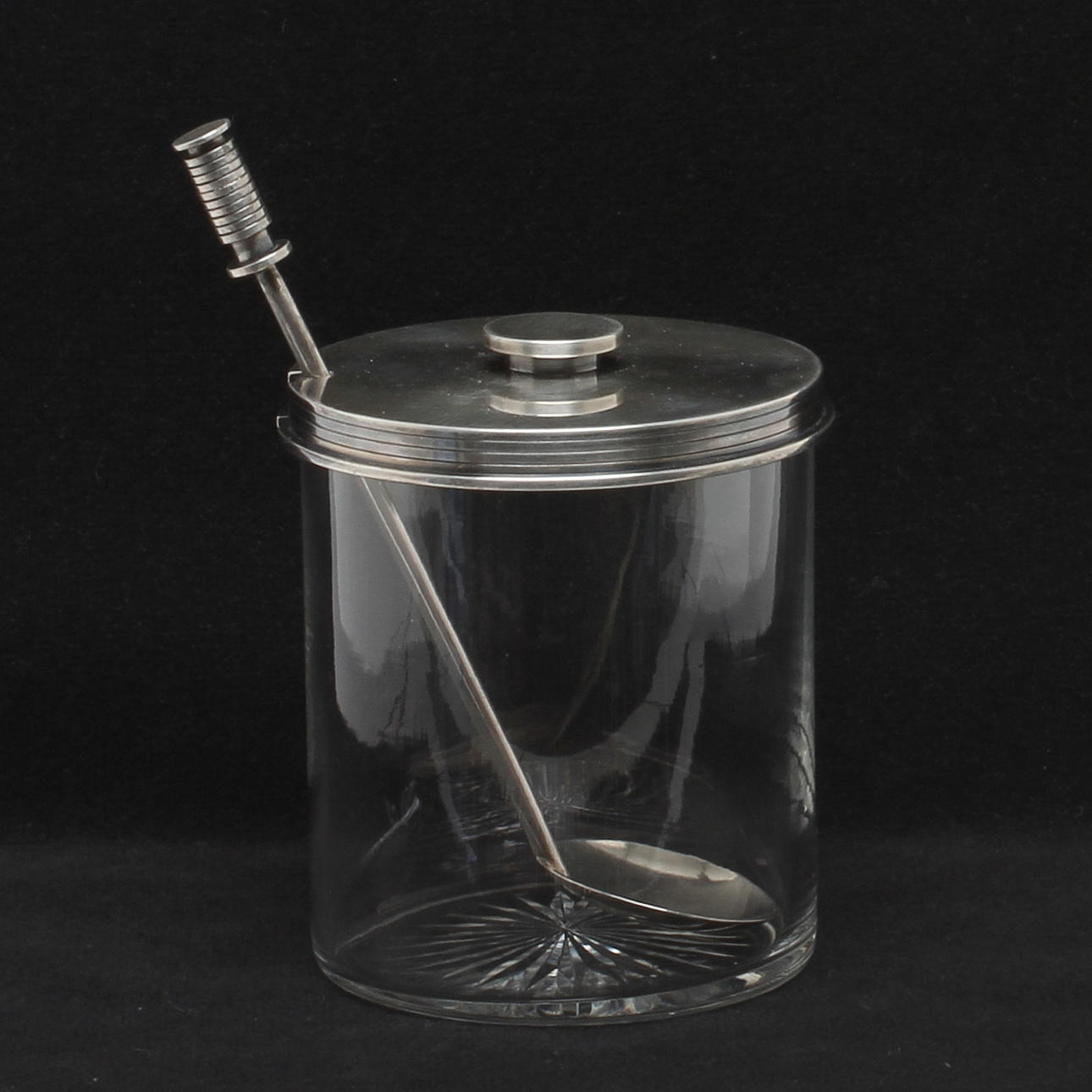 BURK FÖR MARMELAD med tillhörande SKED, glas samt sterling silver, Sigvard Bernadotte för Georg Jensen, 1900-tal.