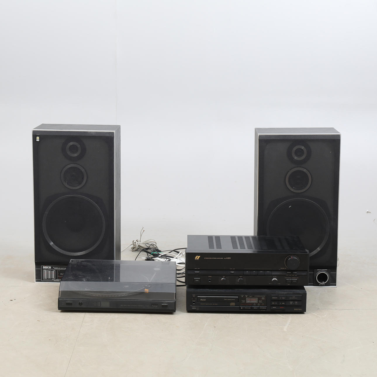 STEREO SANUI, forstærker, pladespiller, CD-afspiller.