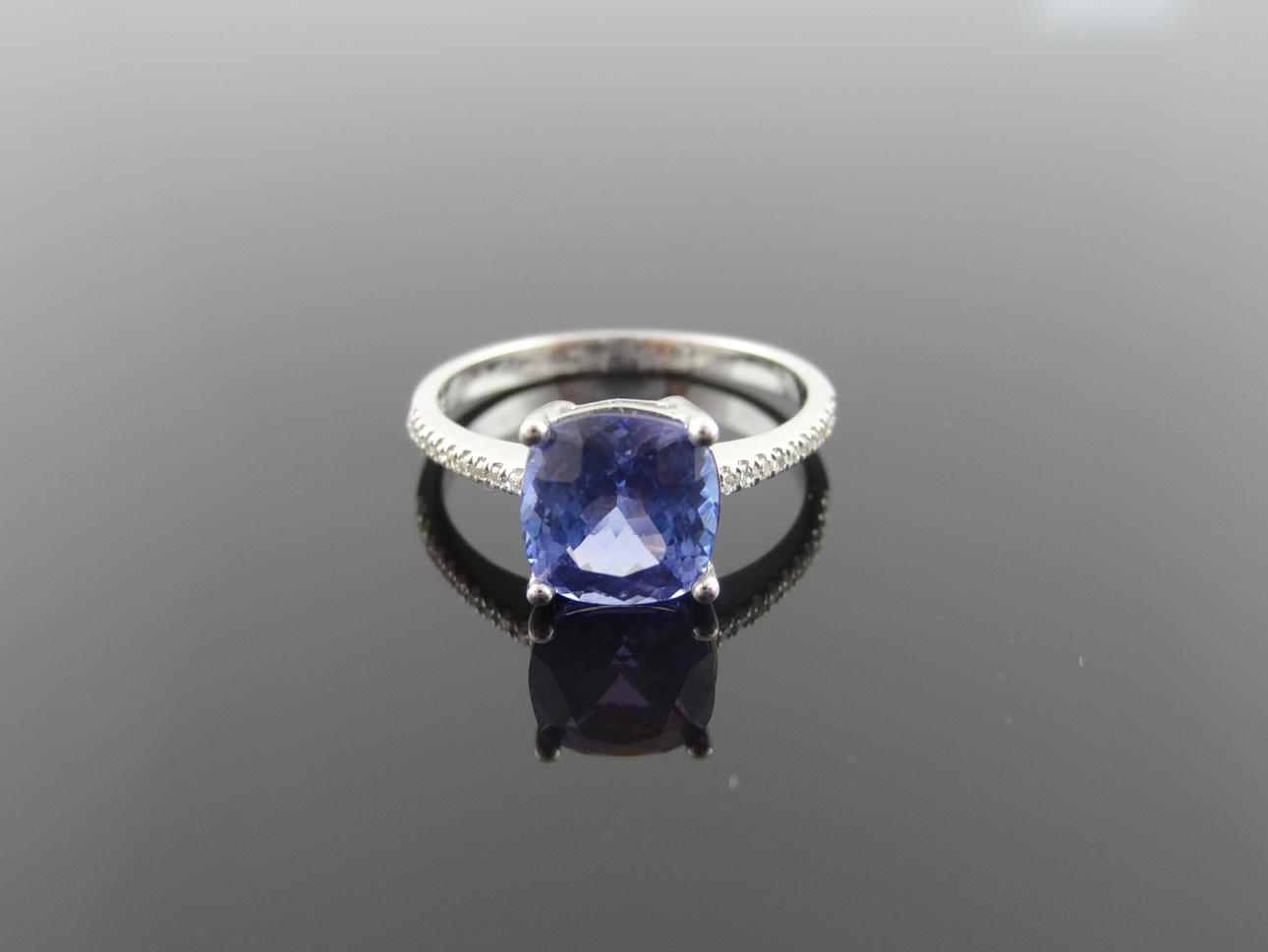 SOLITAIRE TANZANIT DIAMANTRING 2,10cts.