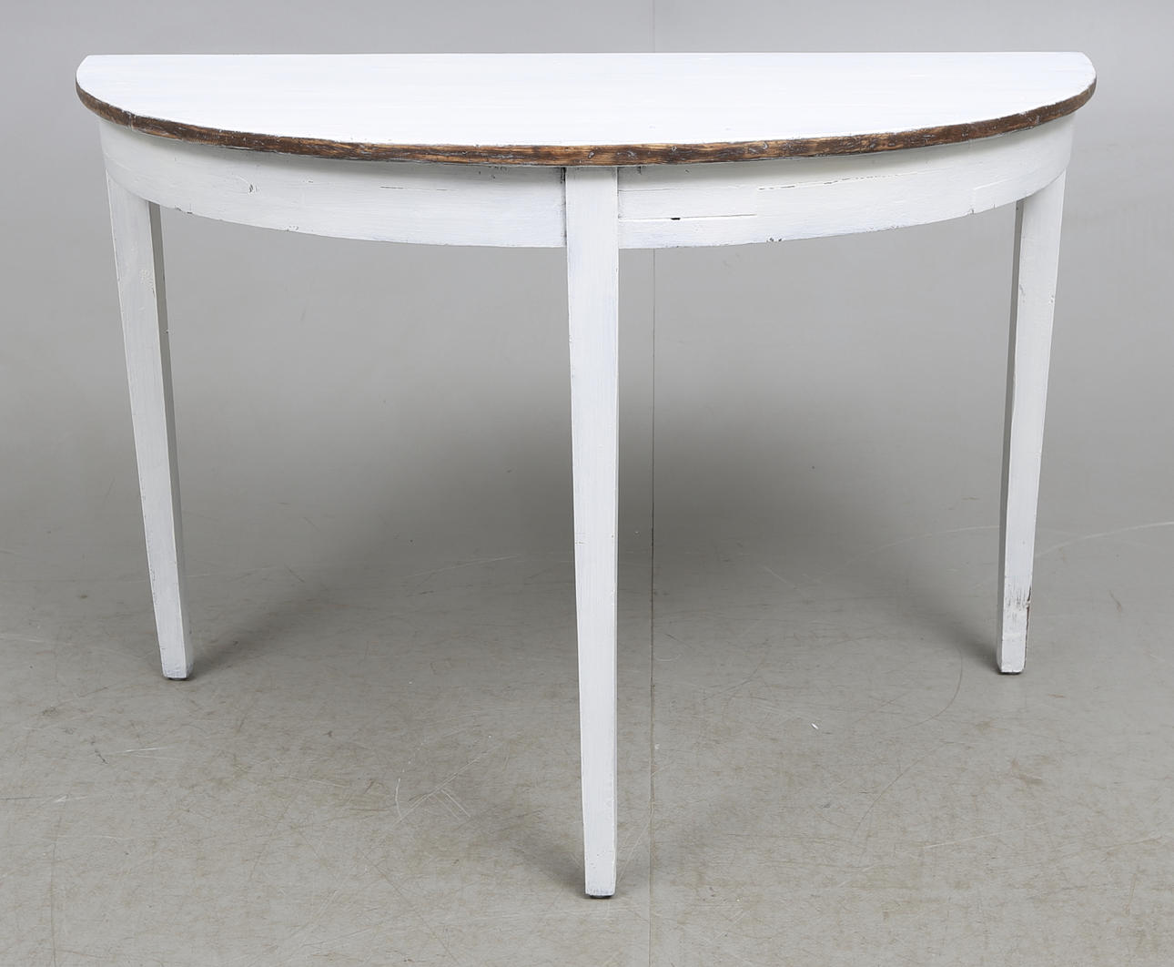 HALVMÅNEBORD, 1800-tal.