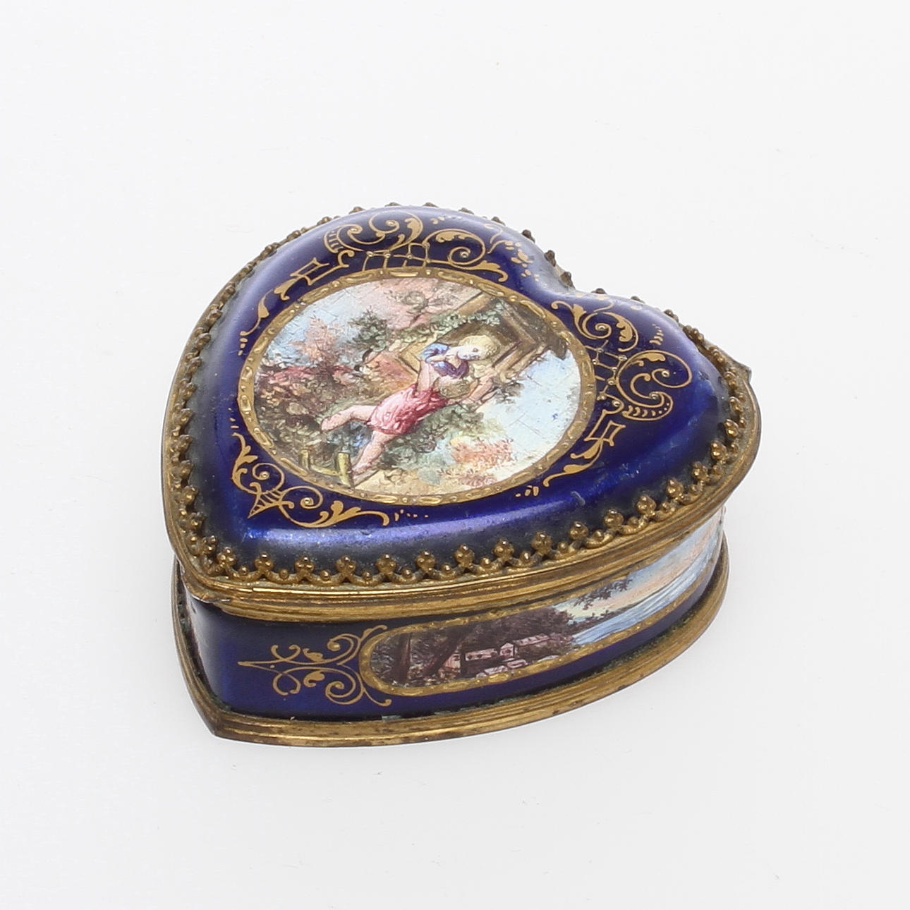 DOSA, delvis förgyllt silver, emaljarbete på koppar, 1800-tal.