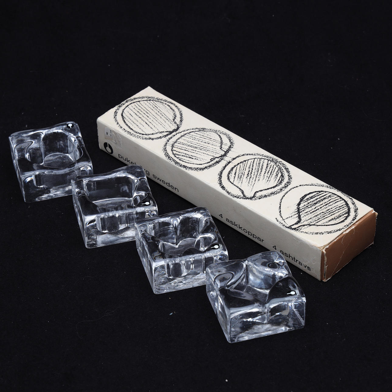 ASHTRAY, 8 parts, Pukeberg.