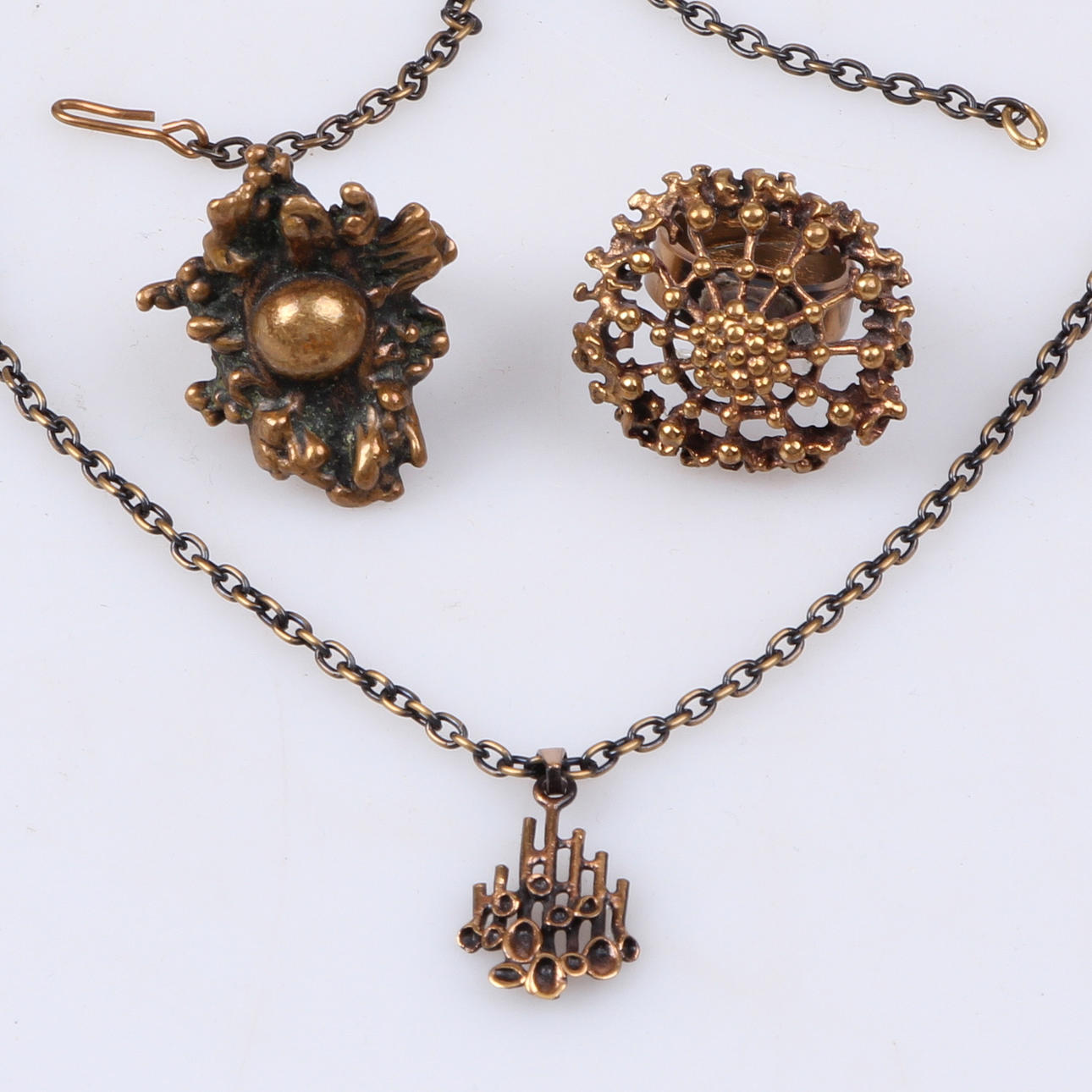 RINGAR, samt halsband, brons, Hannu IKonen samt Pentti Sarpaneva, Finland.