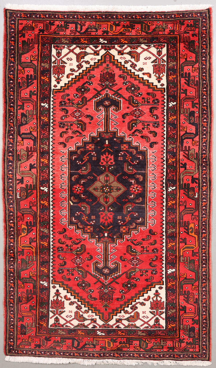 CARPET, Oriental, 208 x 125 cm.