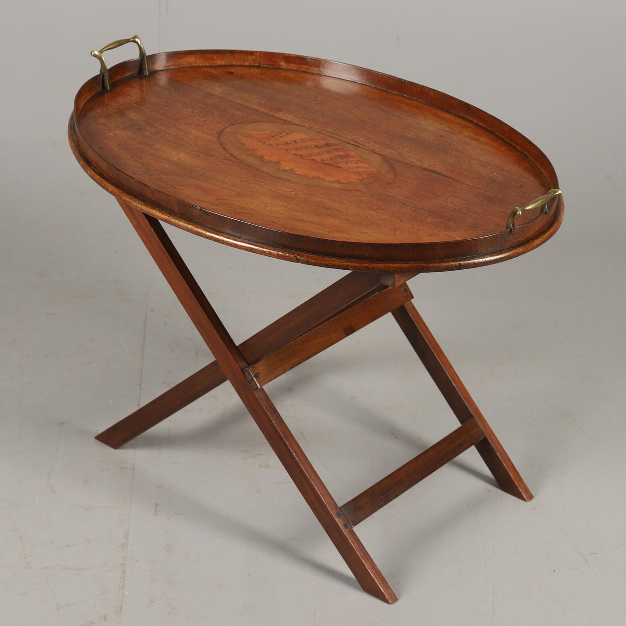 SERVERINGSBRICKA MED UNDERLÄGG, OVAL EDWARDIAN.