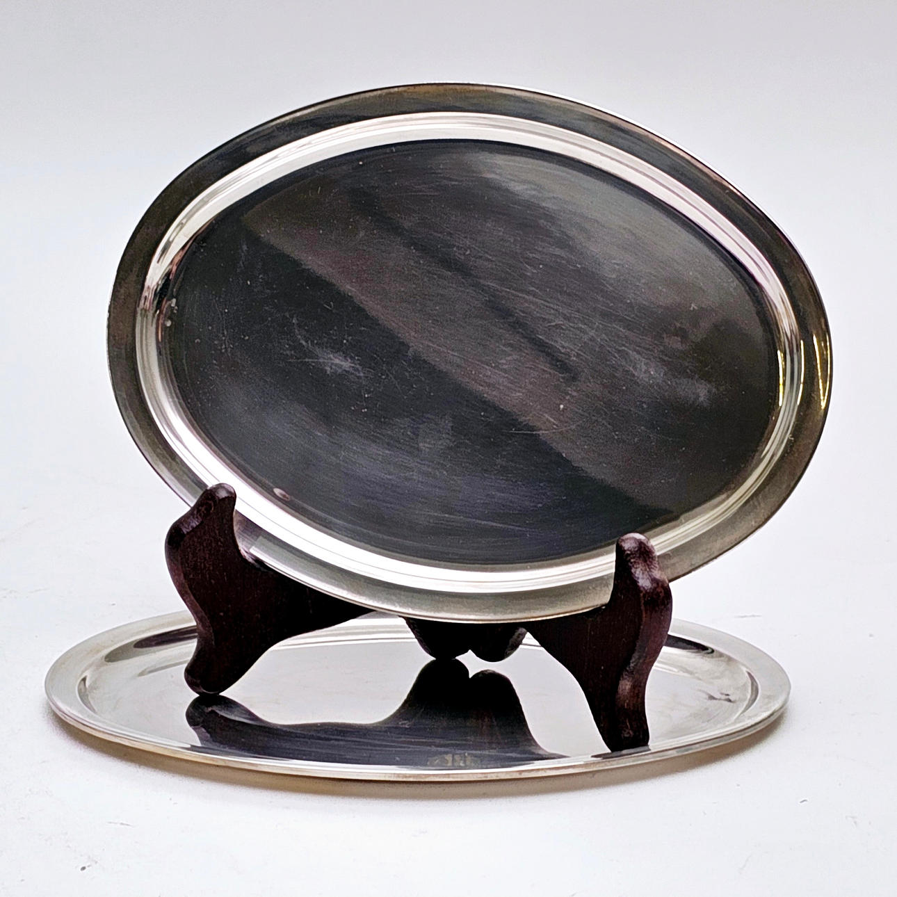 PAIR OF SILVER OVAL TRAYS.