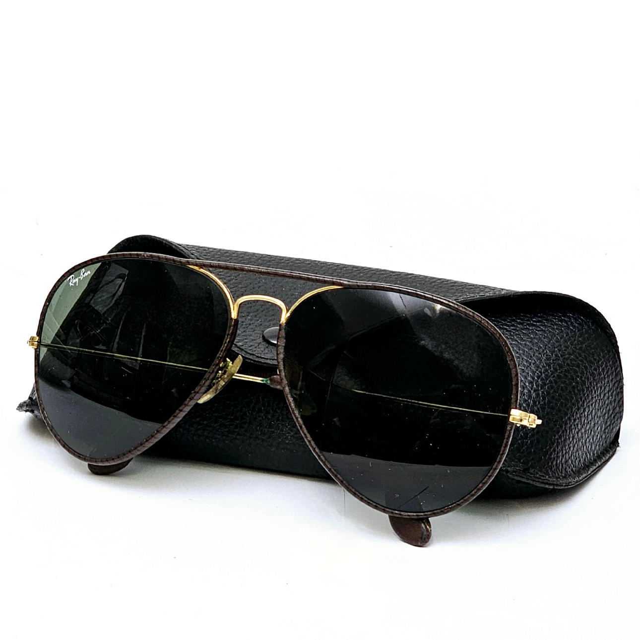 RAY-BAN AVIATOR SUNGLASSES WITH LEATHER.
