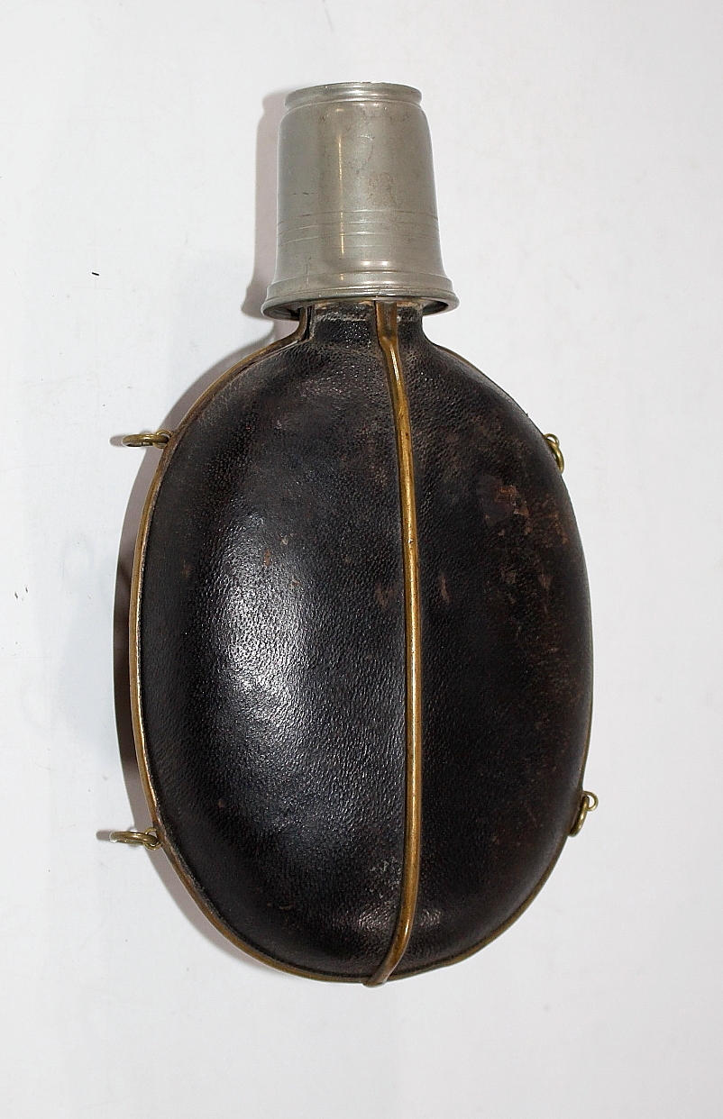 DRICKFLASKA, skinnklädd med tennkork, troligen Fransk från 1830-60 talet.