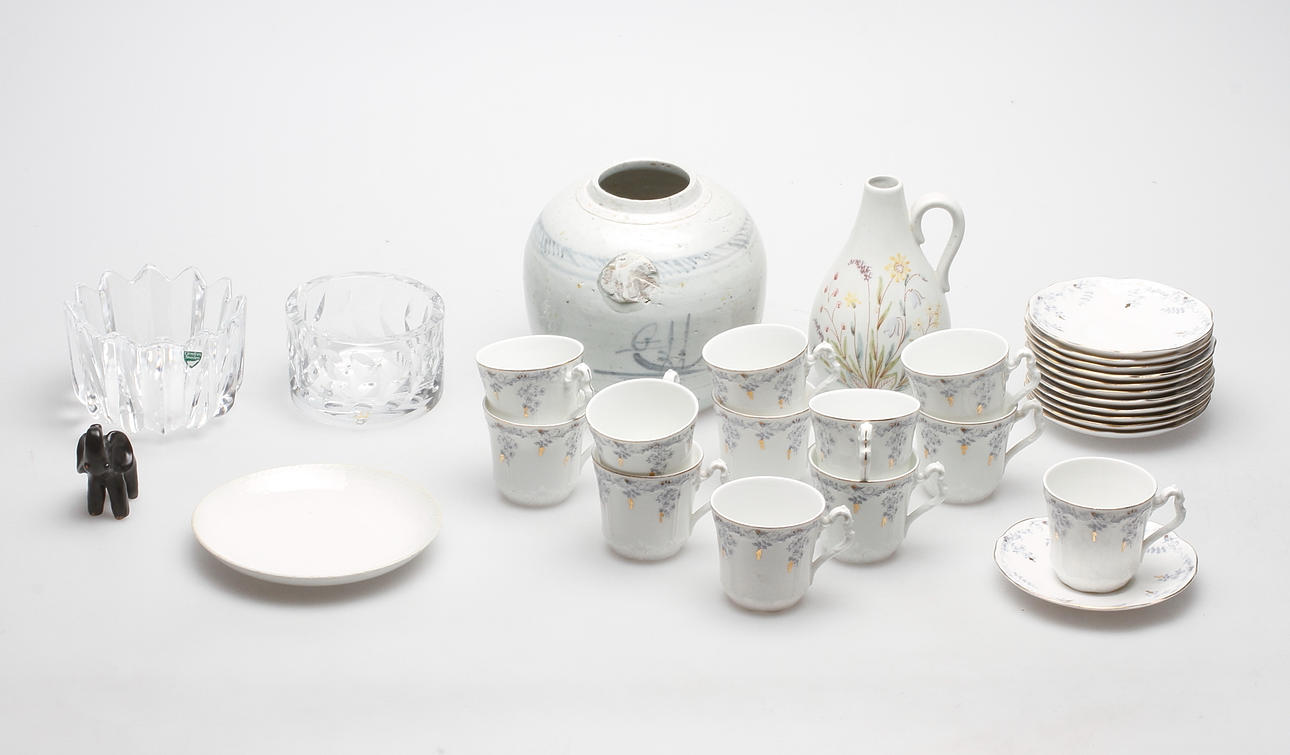 GLAS och KERAMIK, bland annat Rörstrand, Kosta samt BOJAN, orientalisk.