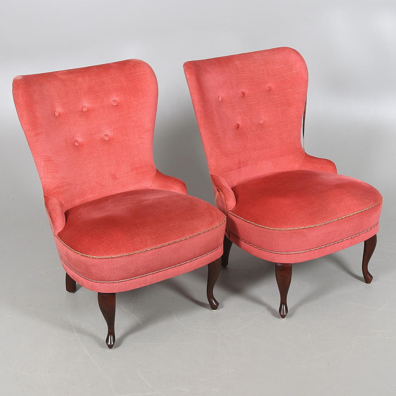 EMMAFÅTÖLJER, ett par. 1900-talets andra hälft.