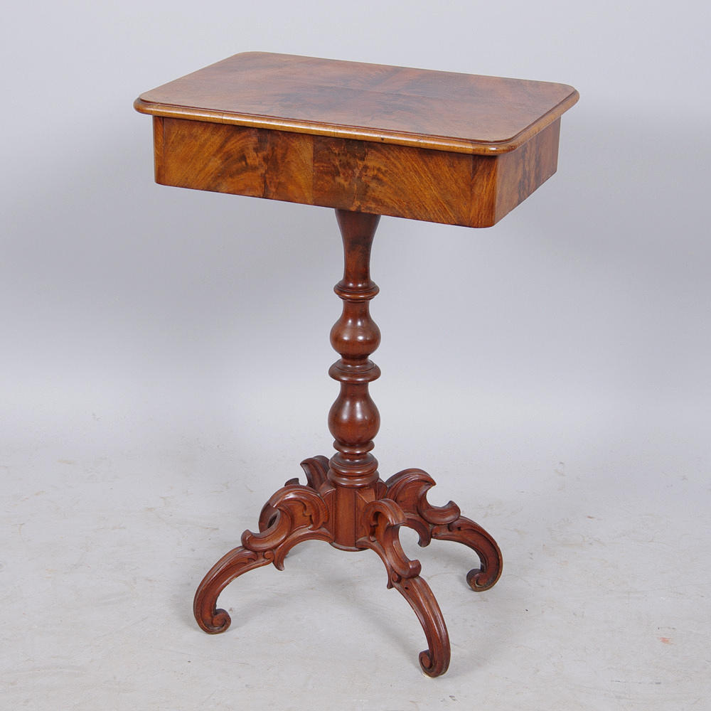 PELARBORD, mahogny, rokokostil, tidigt 1900-tal.