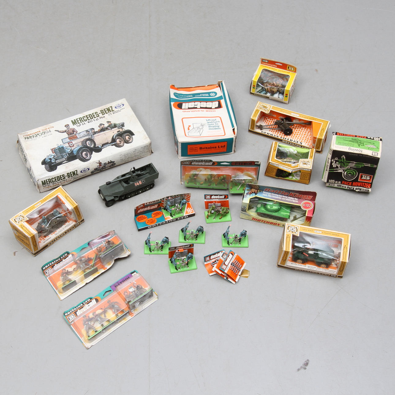 mest BRITAINS militärföremål cirka 15 delvis originalkartong.