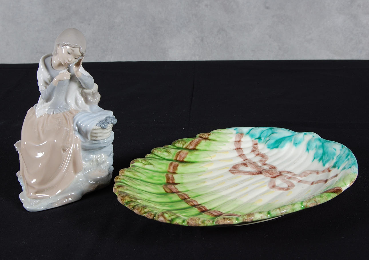 PORSLIN, 2 delar,sparrisfat Gustavsberg, figurin Nao Spain.