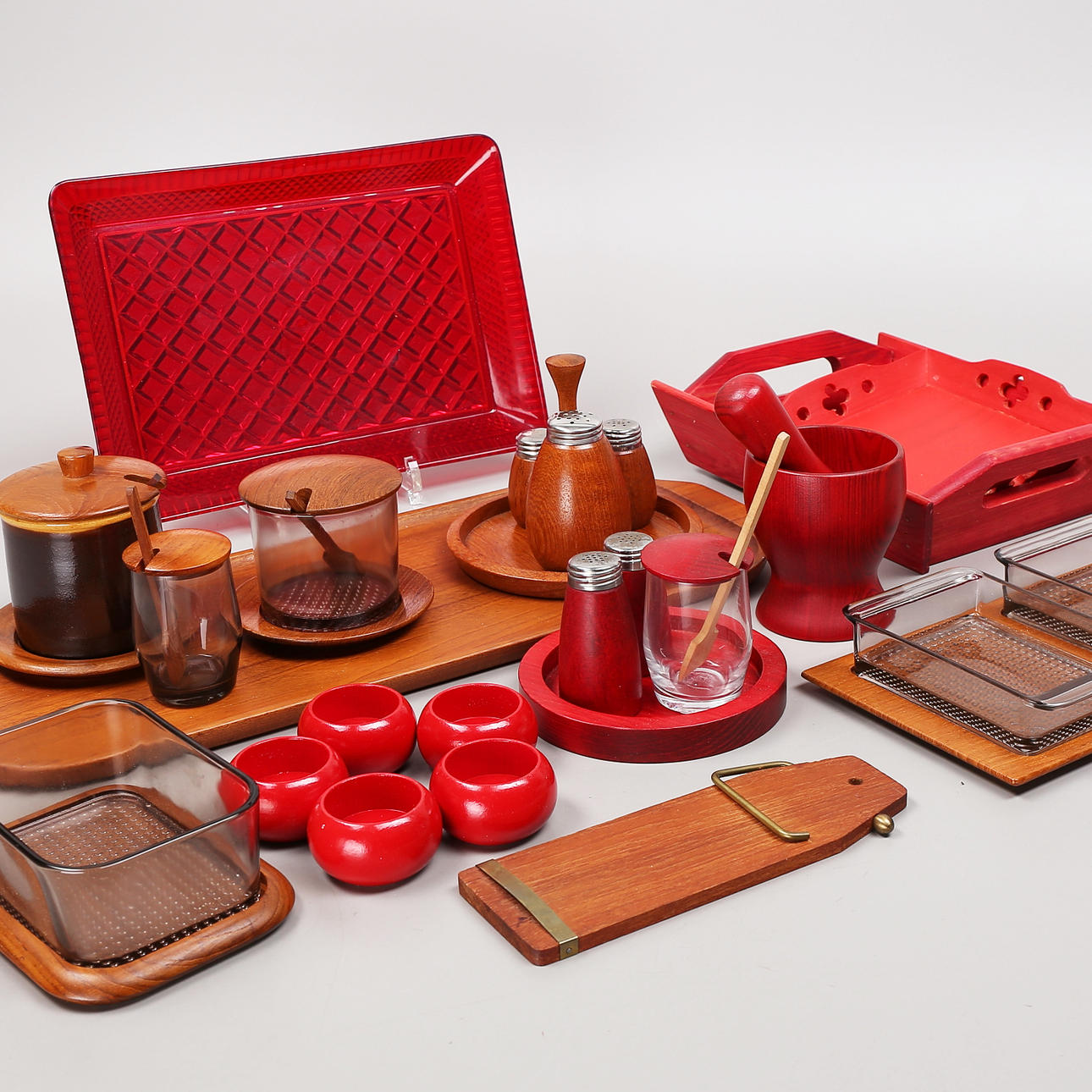 KARL HOLMBERG. Teak-Objekte etc. 60er/70er Jahre.