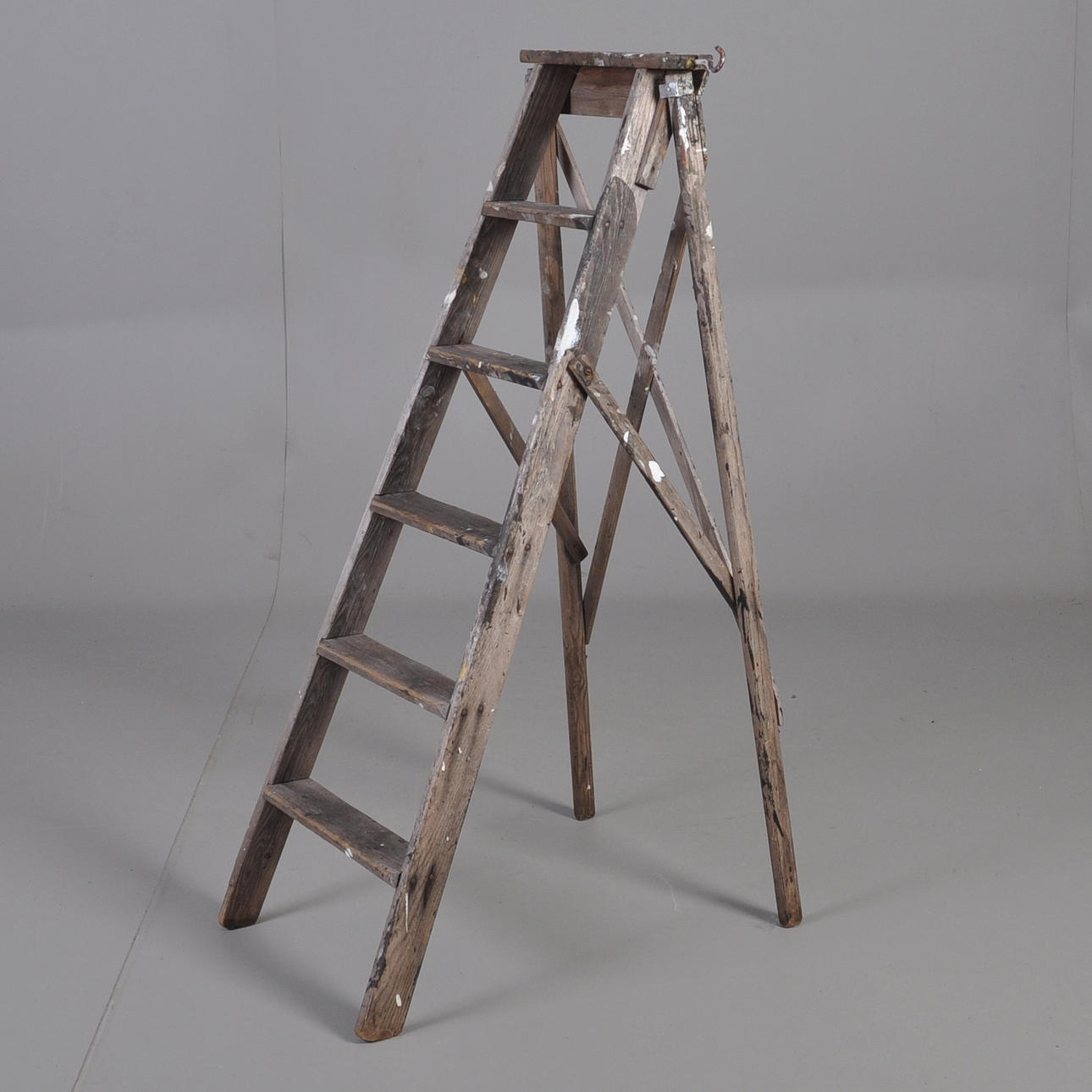 TIKAPUUT. Puu, 1900-luvun alku.