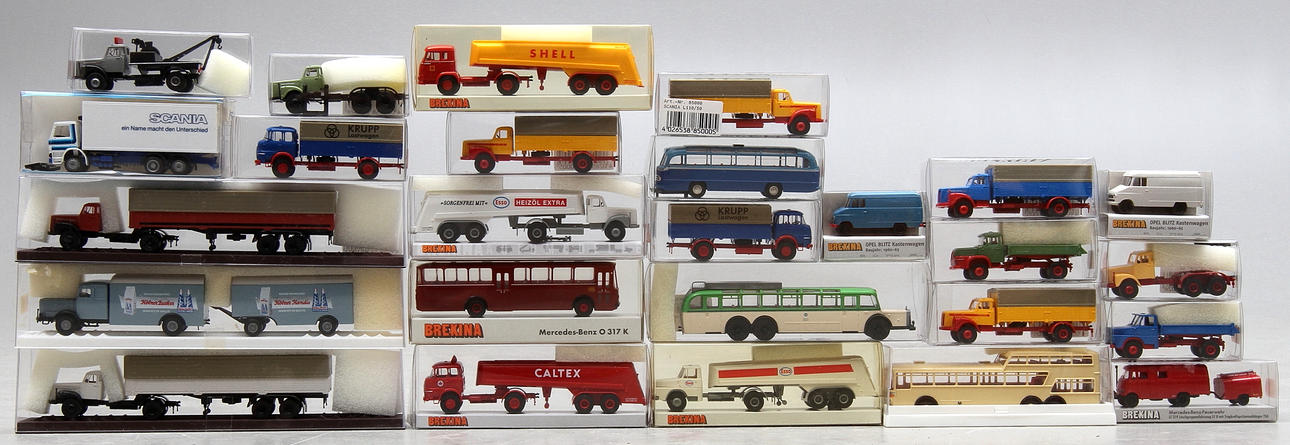 MODELLBILAR cirka 25 stycken. BREKINA i originalförpackning.
