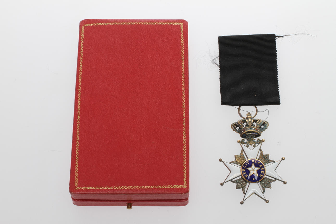 KUNGLIGA NORDSTJÄRNEORDEN, riddartecken, silver och emalj med etui.